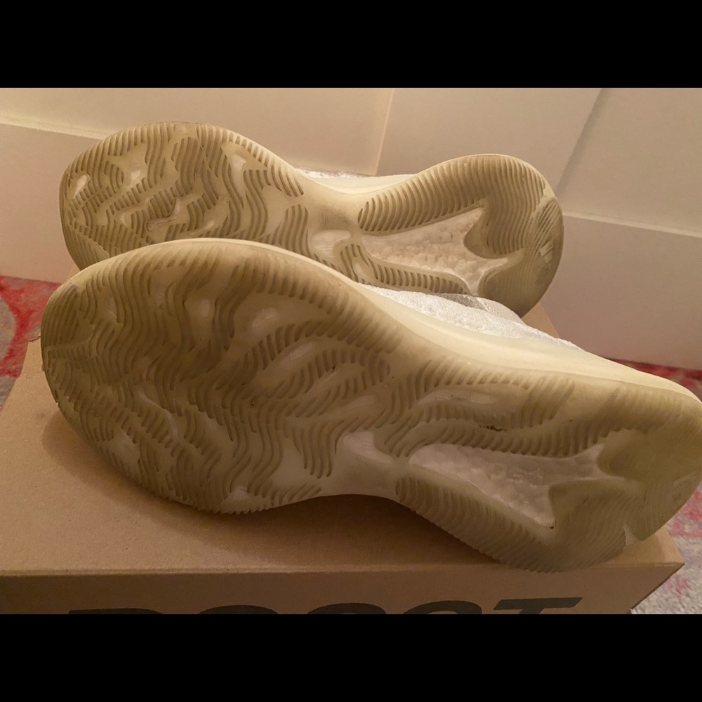 Authentic Yeezy 380 boost calcite glow mens 6.5 authentic!! - Picture 4 of 8